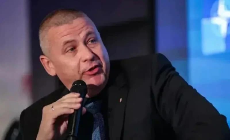 Vengrijos gynybos ministras ragina užverti duris Rusijos įtakai