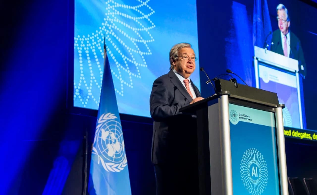 António Guterres: dirbtinis intelektas neturi tapti tik turtingųjų šalių klubu
