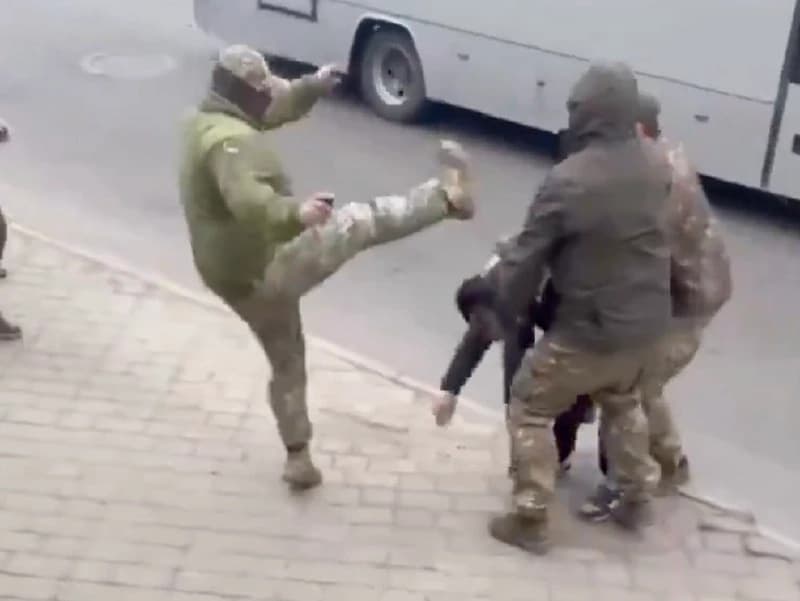 Apie ukrainiečių surinkėjų darbo nušvietimą Vakarų žiniasklaidoje