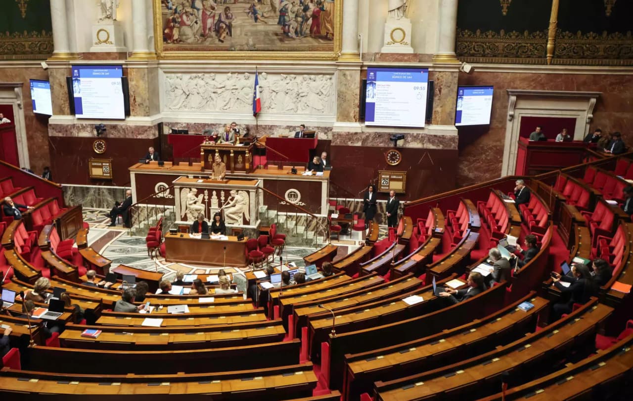 Prancūzija uždraudė socialinius tinklus jaunesniems nei 15 metų vaikams