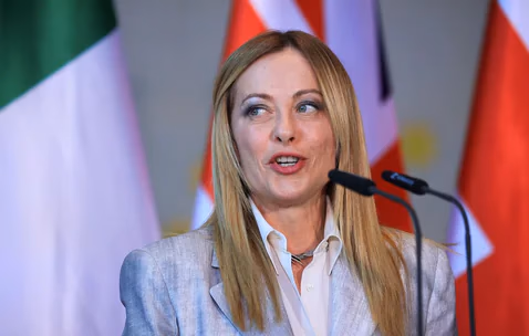 Giorgia Meloni pasirengusi didinti skolą, kad atpigintų energiją