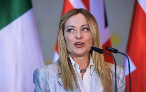 Giorgia Meloni pasirengusi didinti skolą, kad atpigintų energiją