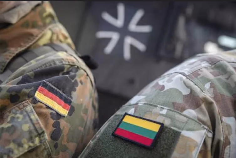 Britų žiniasklaida apie Lietuvą: maža valstybė, tapusi visos Europos pasirengimo karui pavyzdžiu