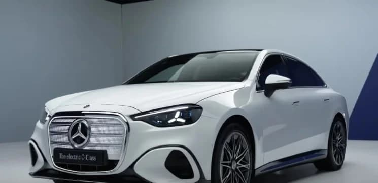 „Mercedes-Benz“ gelbsti taupymas, tačiau Kinijoje – 30 proc. griūtis