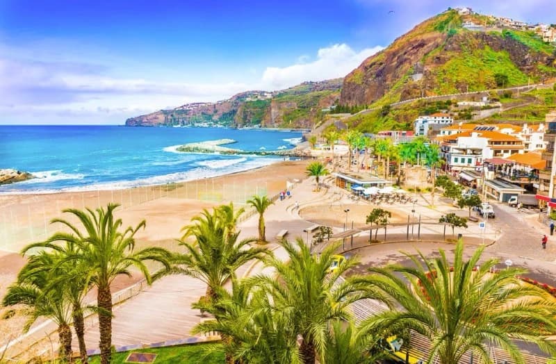 Madeira visiems pirmiausia asocijuojasi su poilsiu ir atsipalaidavimu, tačiau G. Nausėda ten važiuoja dirbti.