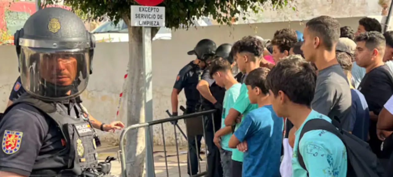 Seuta ruošiasi naujai migrantų bangai – kariams ir „Guardia Civil“ atšaukiamos atostogos