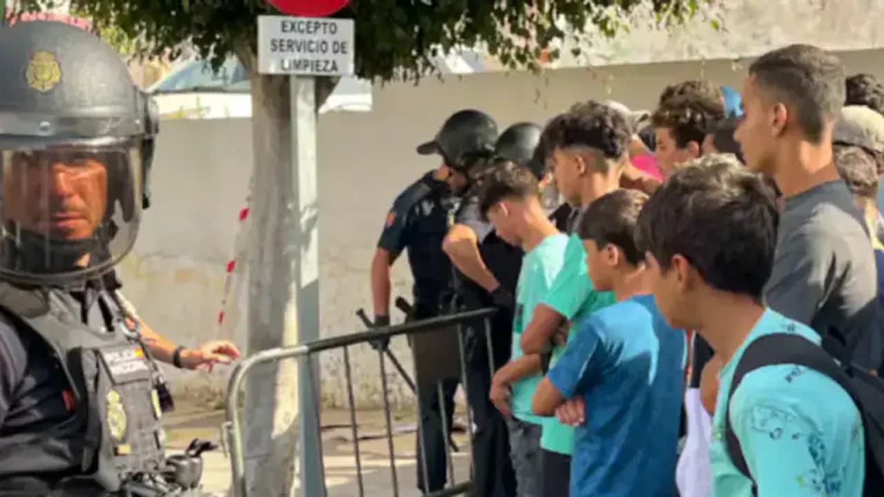 Seuta ruošiasi naujai migrantų bangai – kariams ir „Guardia Civil“ atšaukiamos atostogos