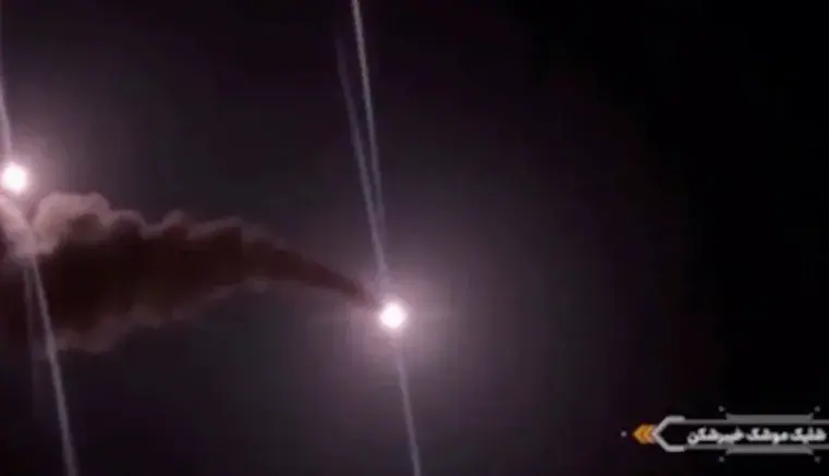 JAV ir Irano karas vėl kaista – raketos skrido į Jordaniją, Irano dronas pasiekė JAE