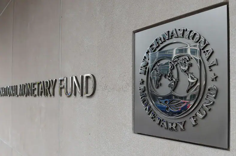 Finansų ministerija: „Lietuvos ekonomika demonstruoja atsparumą“, TVF tuo metu siūlo didinti mokesčius ir riboti viešojo sektoriaus algų augimą
