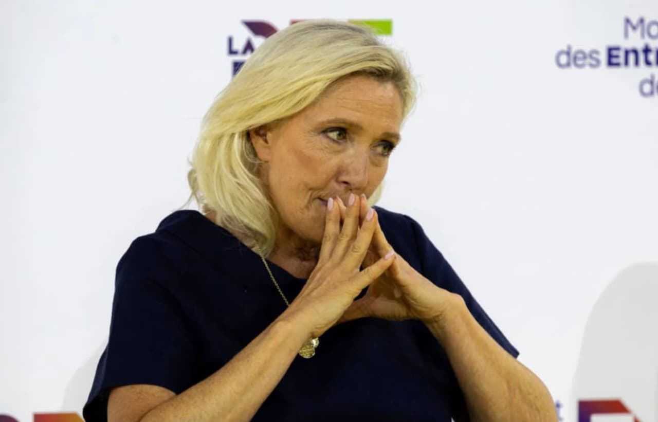 Marine Le Pen ir Édouard Philippe susikirto dėl paramos Ukrainai