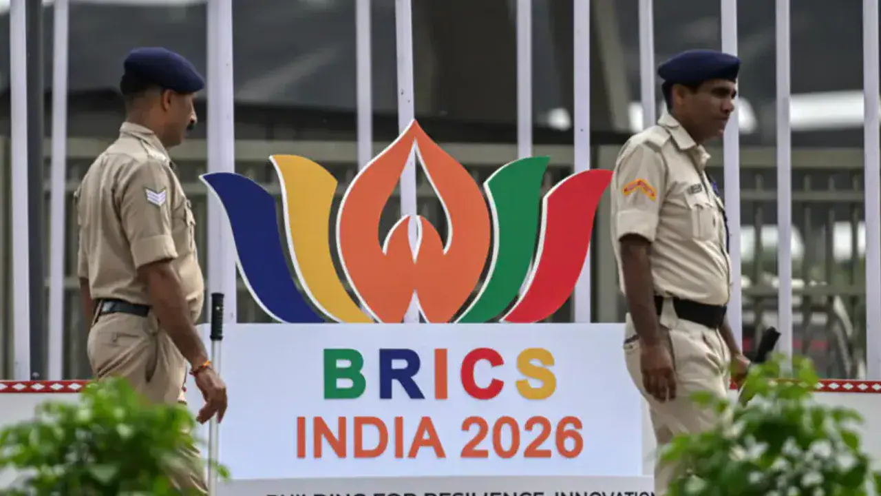 BRICS lyderiai pasmerkė Vakarų sankcijas ir ragina mažinti priklausomybę nuo dolerio