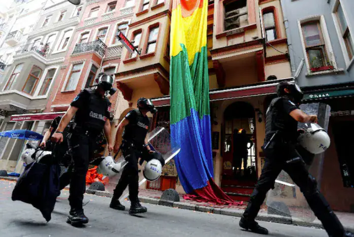 Turkijoje plečiasi represijos prieš LGBTQ+ organizacijas, Lietuvoje – nulis dėmesio