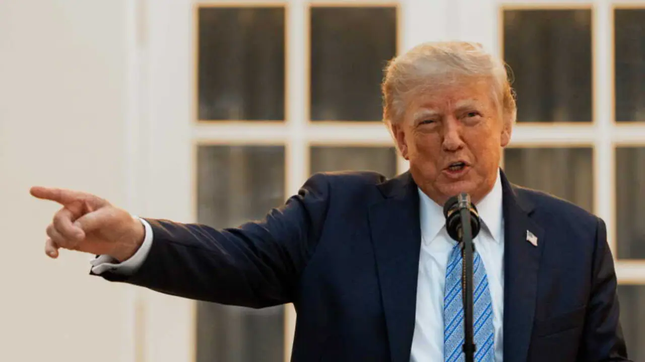 Trump paskelbė draudimą trims žiniasklaidos priemonėms patekti į Baltuosius rūmus