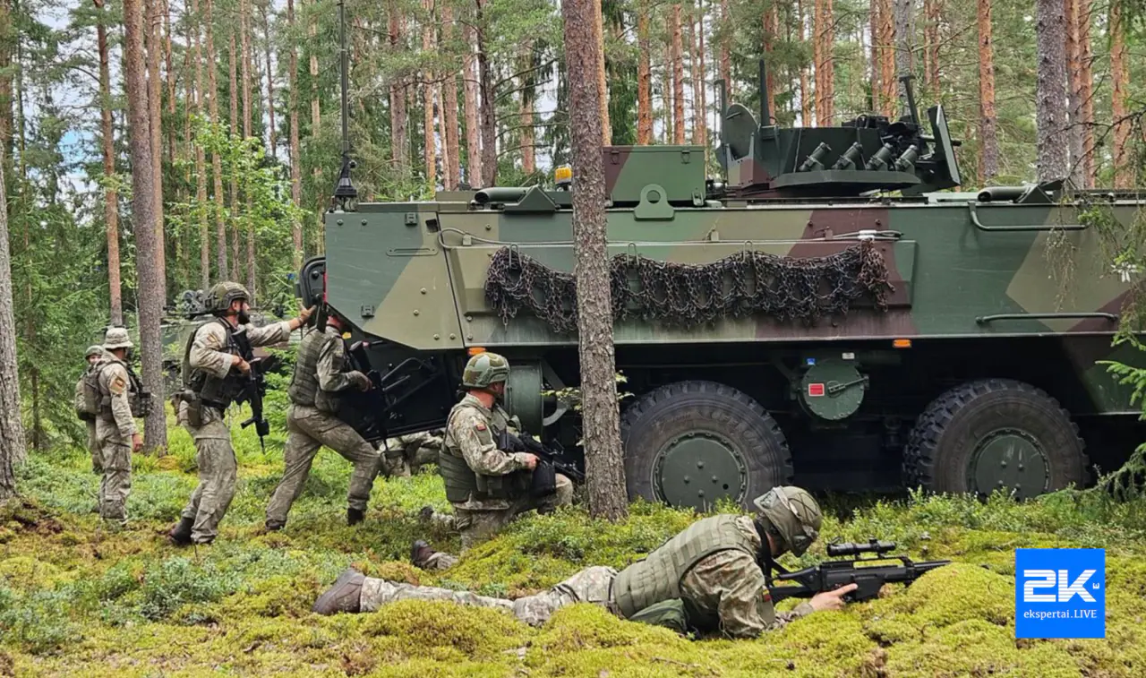 Lietuvos kariuomenė pati dokumentuoja savo parodiją