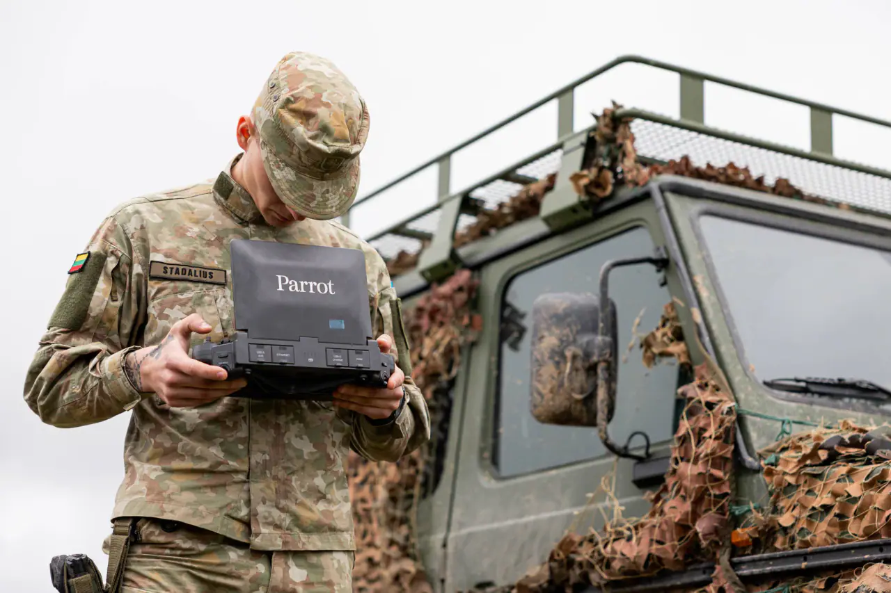 Krašto apsaugos ministerija nepaaiškino, kaip tikrins be konkurso perkamų radarų ir dronų kainas