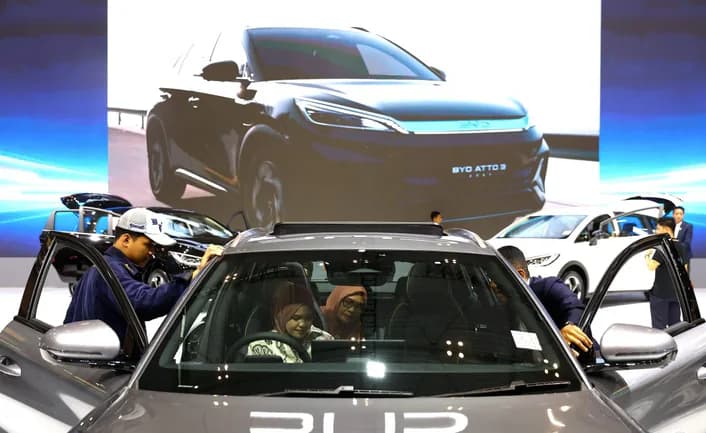 Kinijos automobilių gamintojai užsienyje taikosi į 12 mln. pardavimų