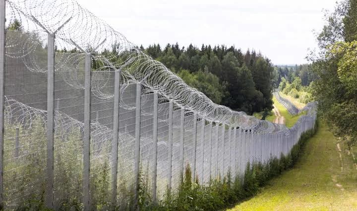 Karių pagalbos pratęsimą pasienyje paskatino „neviešo pobūdžio informacija“