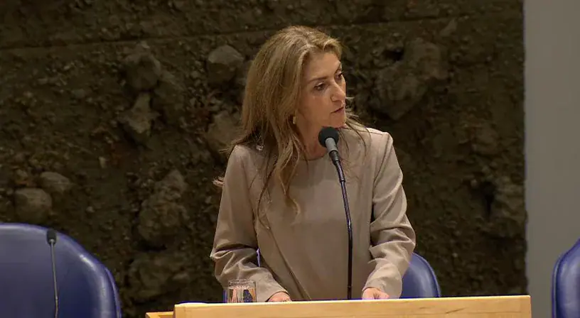 Nyderlandų gynybos ministrė Rusiją pavadino priešu, televizijos apklausoje 89 proc. balsavo priešingai
