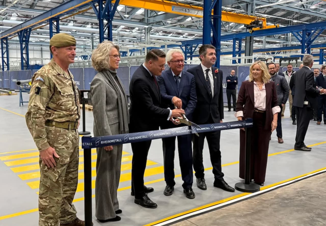 Britanijoje atkurta stambaus kalibro ginklų gamyba