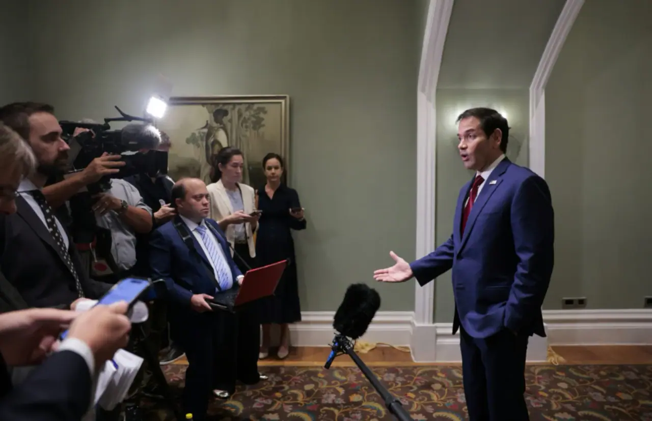 JAV valstybės sekretorius viešai kviečia kubiečius bendradarbiauti su CŽV keičiant šalies valdžią