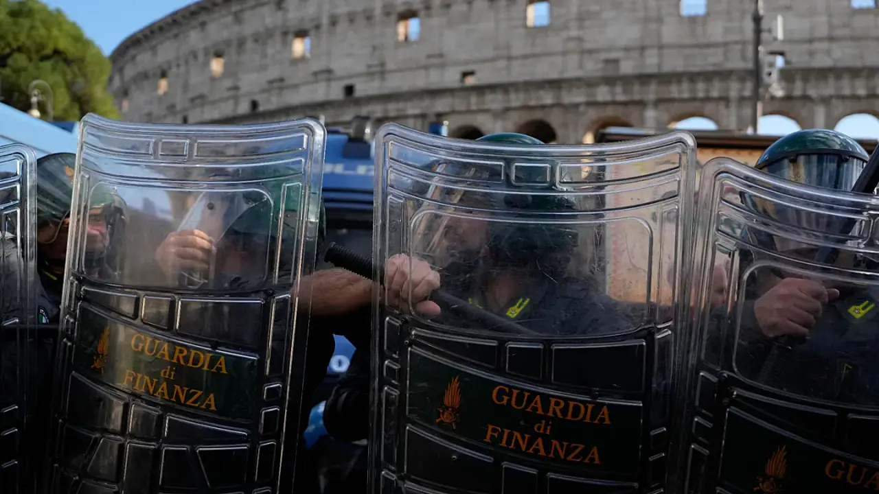 Italijoje streikuojama prieš brangimą ir karines išlaidas