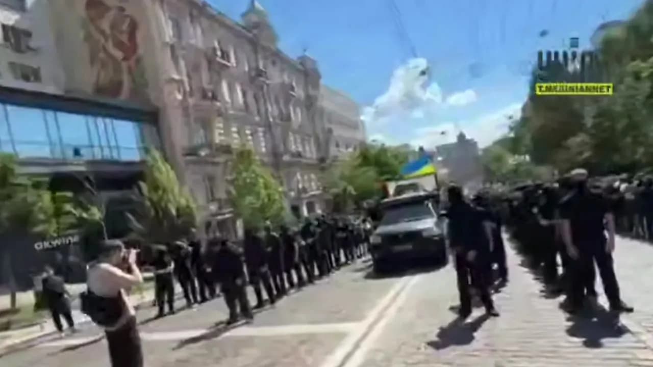 Izraelio ambasada reikalauja reakcijos dėl nacistinių gestų Maidane