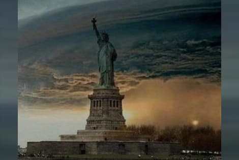 Uraganas "Sandy" rytinėje JAV pakrantėje nusinešė mažiausiai 32 žmonių gyvybes