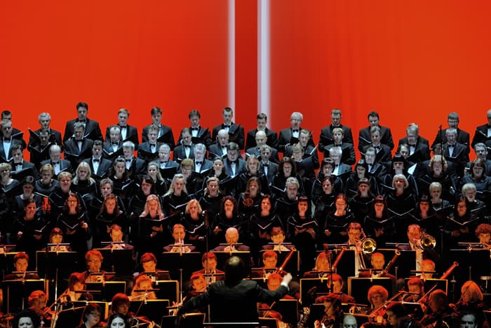 Chorai ir LNOBT orkestras, dirigentas Robertas Šervenikas. Nuotr. M. Aleksos
