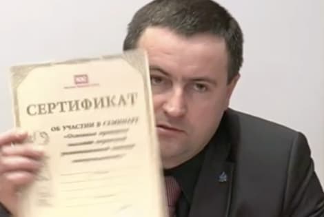 Policijos generalinio komisaro pavaduotojas Renatas Požėla: "Gimdymai namuose turi sektantizmo ir prekybos žmonėmis požymių“.