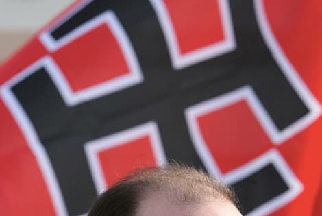 Kodėl mūsų išlaikomi saugumiečiai ir policininkai negauna iš viršaus komandos išgaudyti saujelę provokatorių, visuomet įsimaišančių į įvairias piliečių eisenas ar mitingus, galima tik nesunkiai nuspėti.