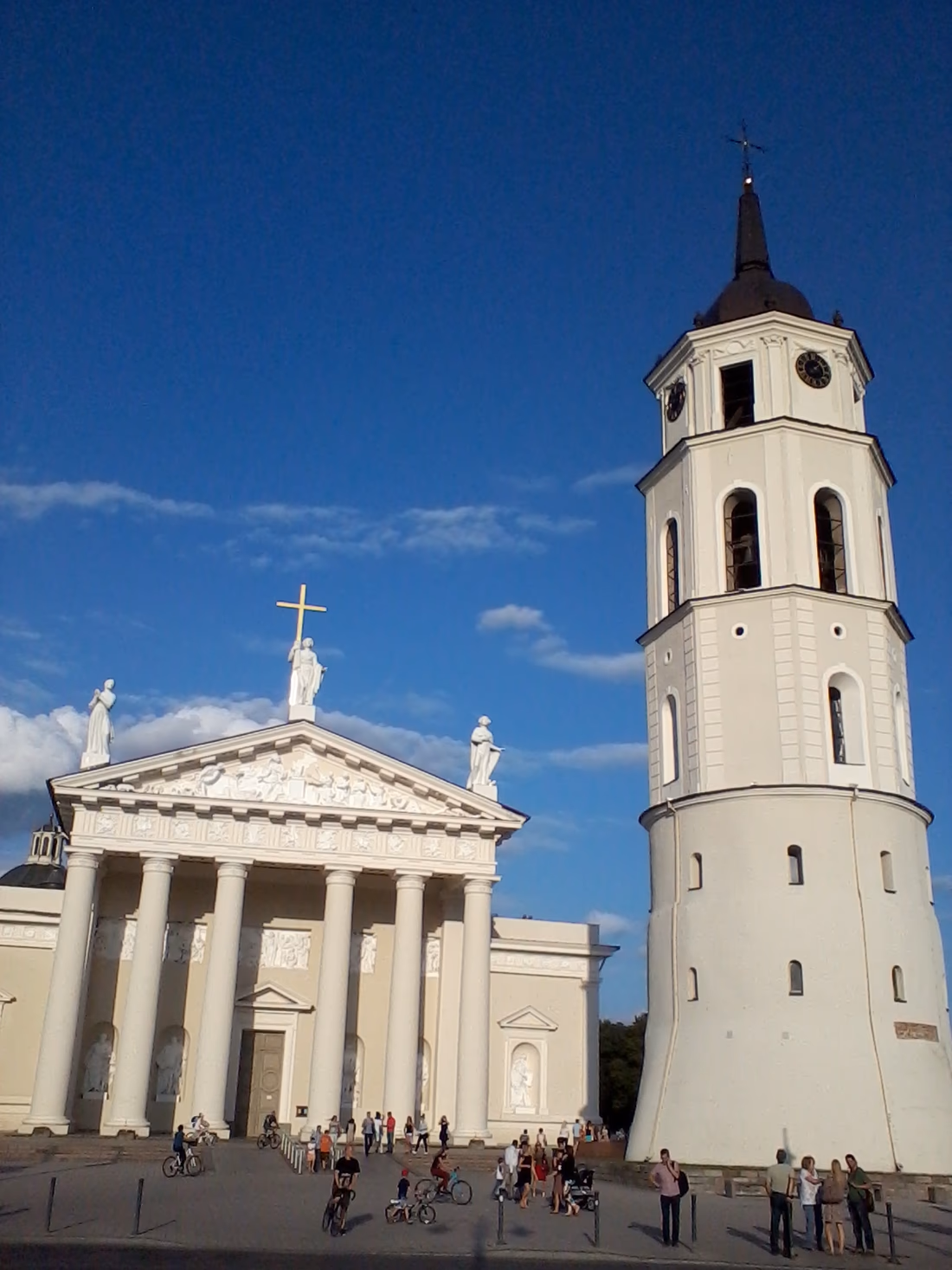 Vilniaus katedra ir varpinė. Vilniaus katedra su skulptūromis. E.eu nuotr.