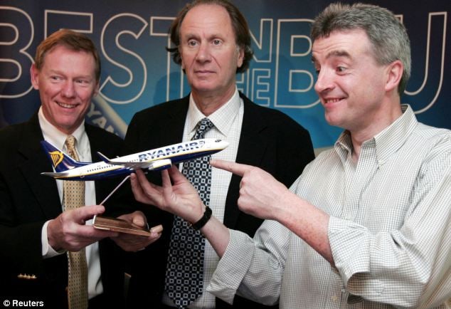 TPG vadovas D. Bondermanas (centre) su „Ryanair“