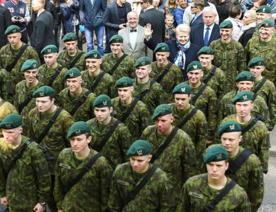 Prezidentė dalyvavo pirmųjų šauktinių atsisveikinimo ceremonijoje. Nuotr. prezidentas.lt