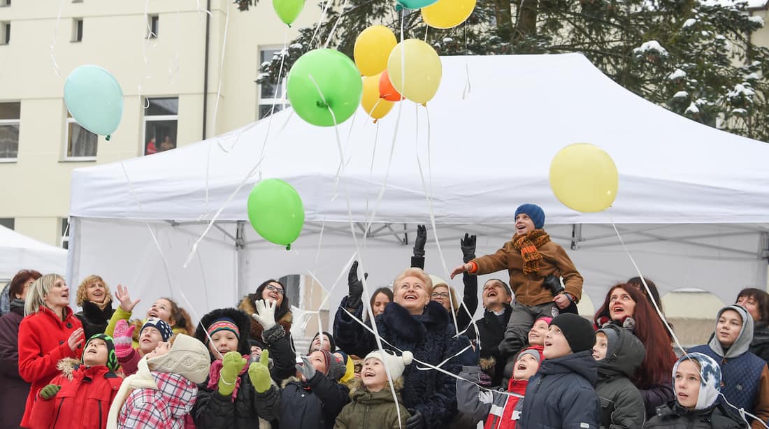 Akimirka iš naujausios prezidentės D. Grybauskaitės fotosesijos su vaikais. Nuotr. prezidentas.lt