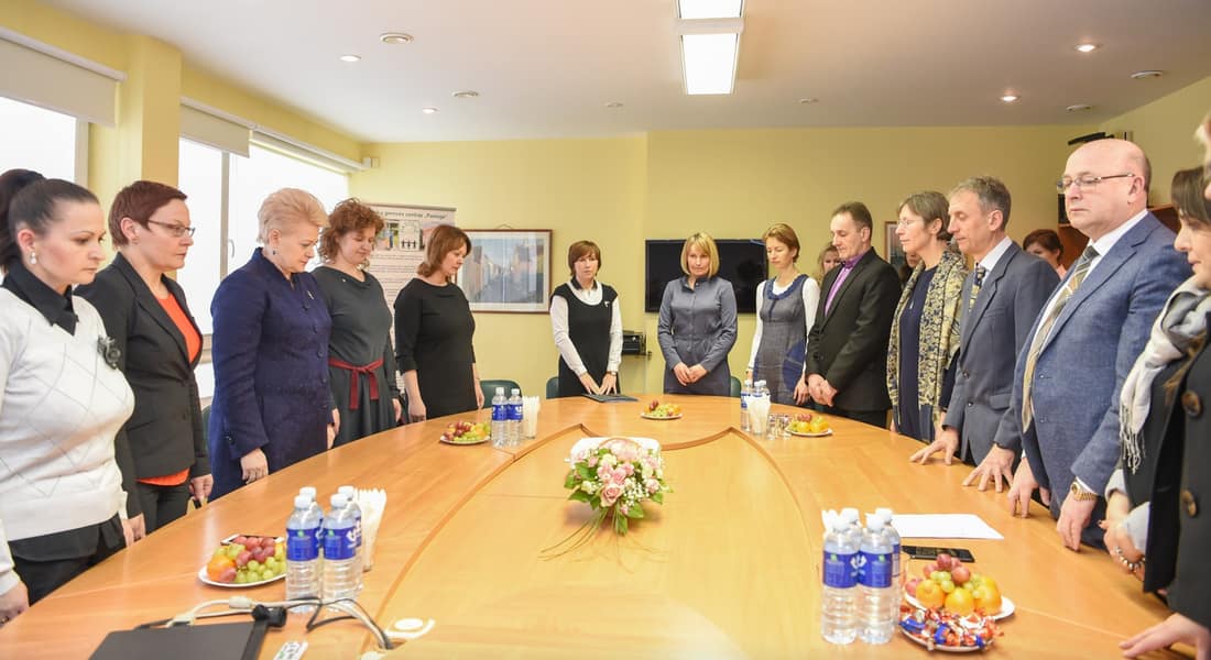 Prezidentė D. Grybauskaitė vaikams visada skiria išskirtinį dėmesį. Nuotr. prezidentas.lt