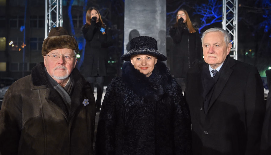 Prezidentė D. Grybauskaitė (viduryje). Nuotr. facebook.com