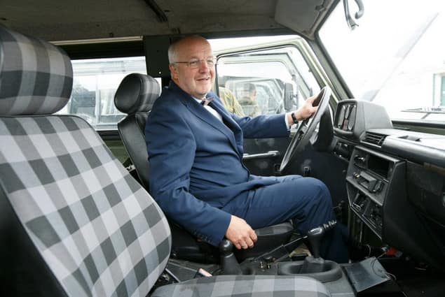 Buvęs Krašto apsaugos ministras J. Olekas mėgdavo sakyti, kad „senas agregatas dažnai geriau veikia negu naujas, nes yra patikrintas laiko“. Nuotr. kam.lt