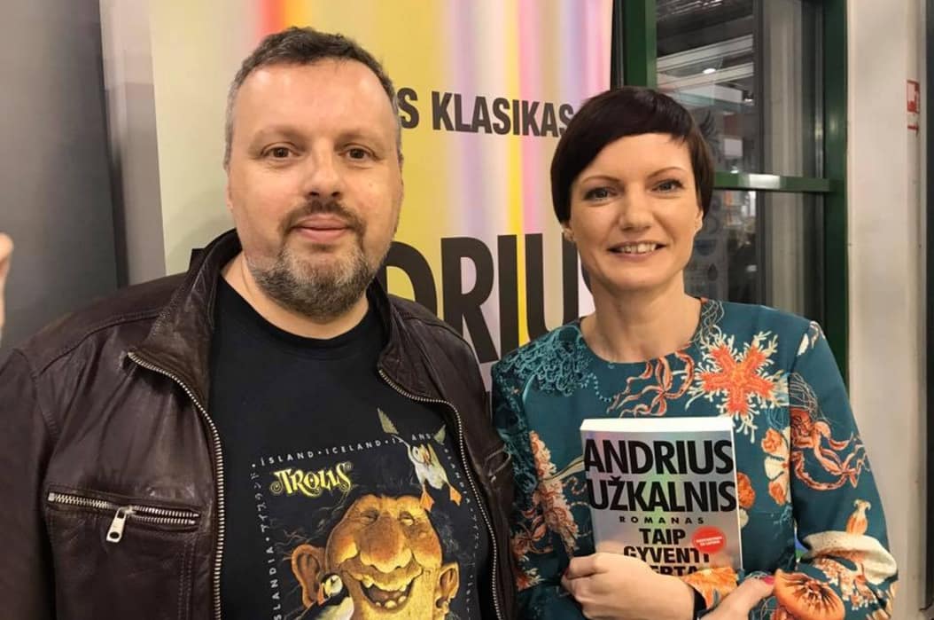 Monikos Garbačiauskaitės-Budrienės (dešinėje) vadovaujamas nepriklausomas portalas „delfi.lt“ laikosi keistos pozicijos vertindamas Lietuvos karinę paramą Ukrainai. Nuotr. facebook.com