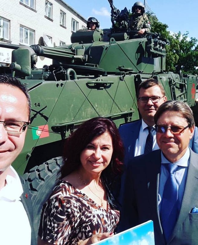 Ž. Pavilionis (pusę galvos kairėje). Nuotr. facebook.com