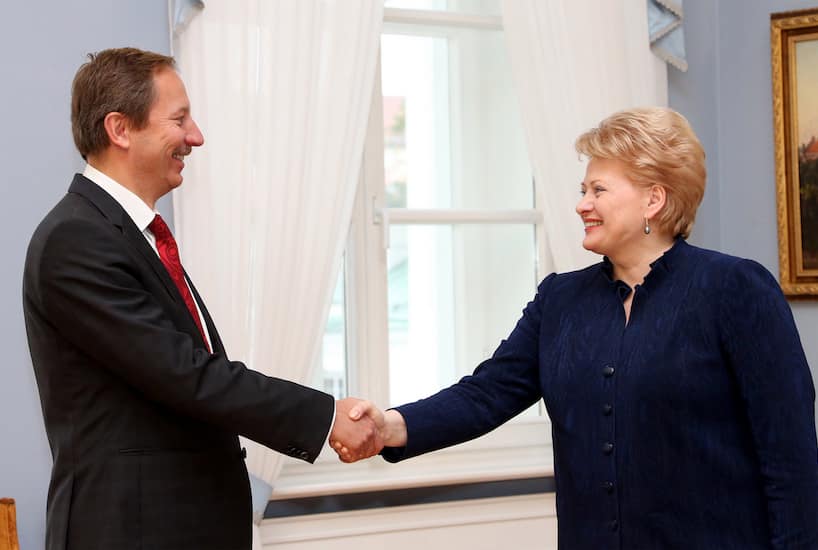 Vienas geriausių Lietuvos valdininkų D. Matulionis (kairėje). Nuotr. prezidentas.lt