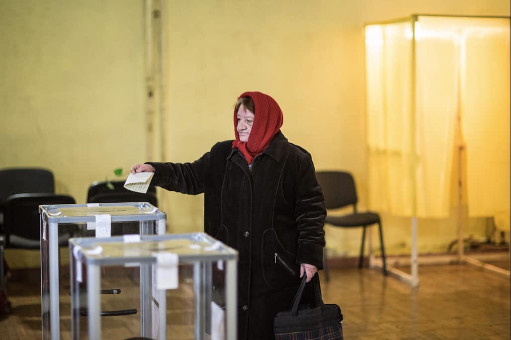 Sekmadienio rytą Kryme prasidėjo referendumas dėl prisijungimo prie Rusijos. Nuotr. EPA-ELTA