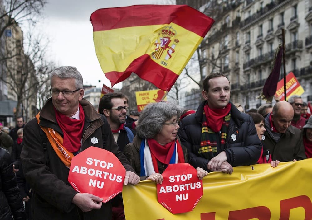 Paryžiuje protestavo tūkstančiai abortų priešininkų. EPA-Eltos nuotr.