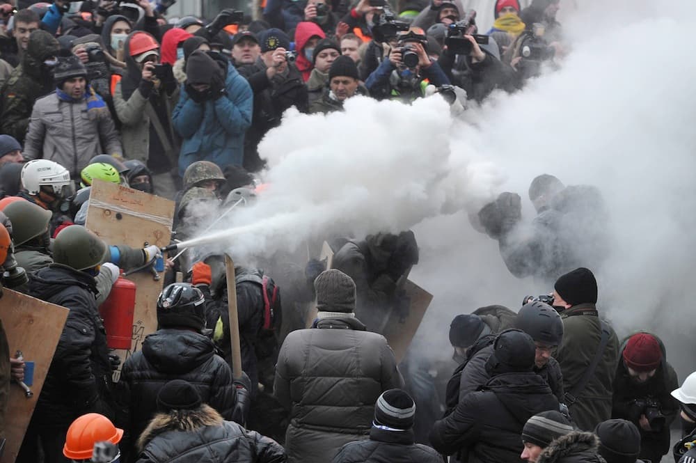 Ukrainos vadovybė pasirengusi drauge su opozicija ieškoti išeities iš krizės. EPA-Eltos nuotr.
