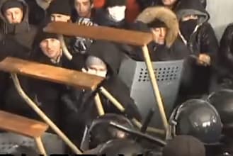 Pietvakarių Ukrainos Vinycios mieste gyventojai užemė administracinius pastatus (video)