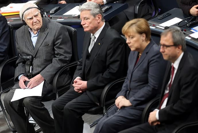 Daniilas Graninas (kairėje) Bundestage kalbėjosi su (iš kairės) Vokietijos prezidentu Joachimu Gaucku, kanclere Angela Merkel ir Konstitucinio Teismo vadovu Andreasu Vosskuhle
