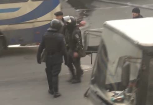 Kraupūs pranešimai: Mariinskio parke berkutininkai ir „tituškos“ kirto galvas kazokams (N-18 video)