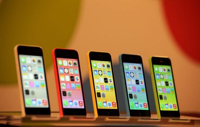 Vartotojai nekreipia dėmesio į „biudžetinį“ „iPhone 5C“