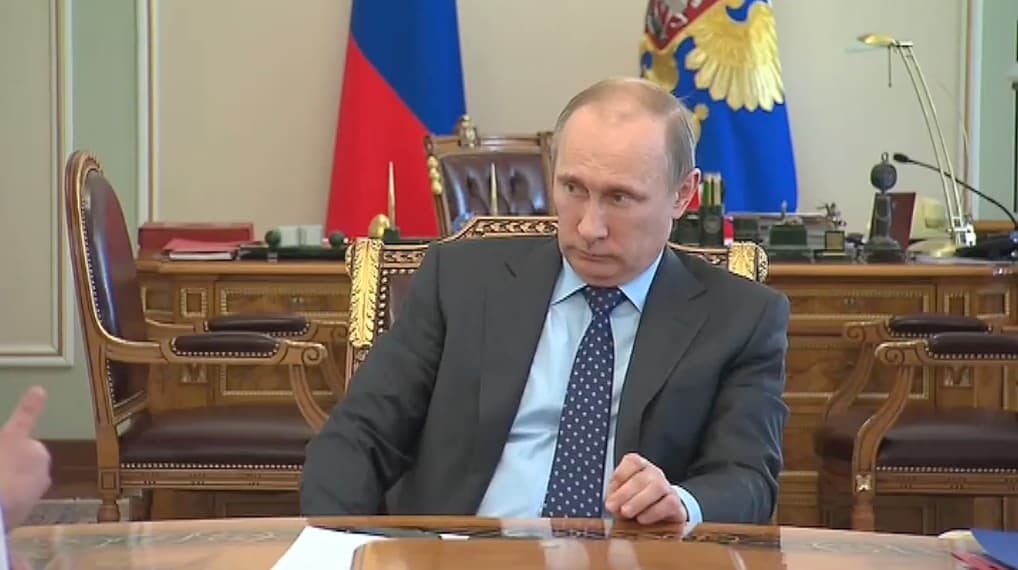 V. Putinas klausosi D. Medvedevo