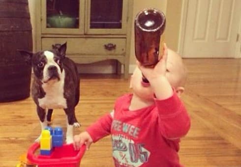 Vos ketverių sulaukę vaikai JK gydomi dėl alkoholio ir narkotikų problemų