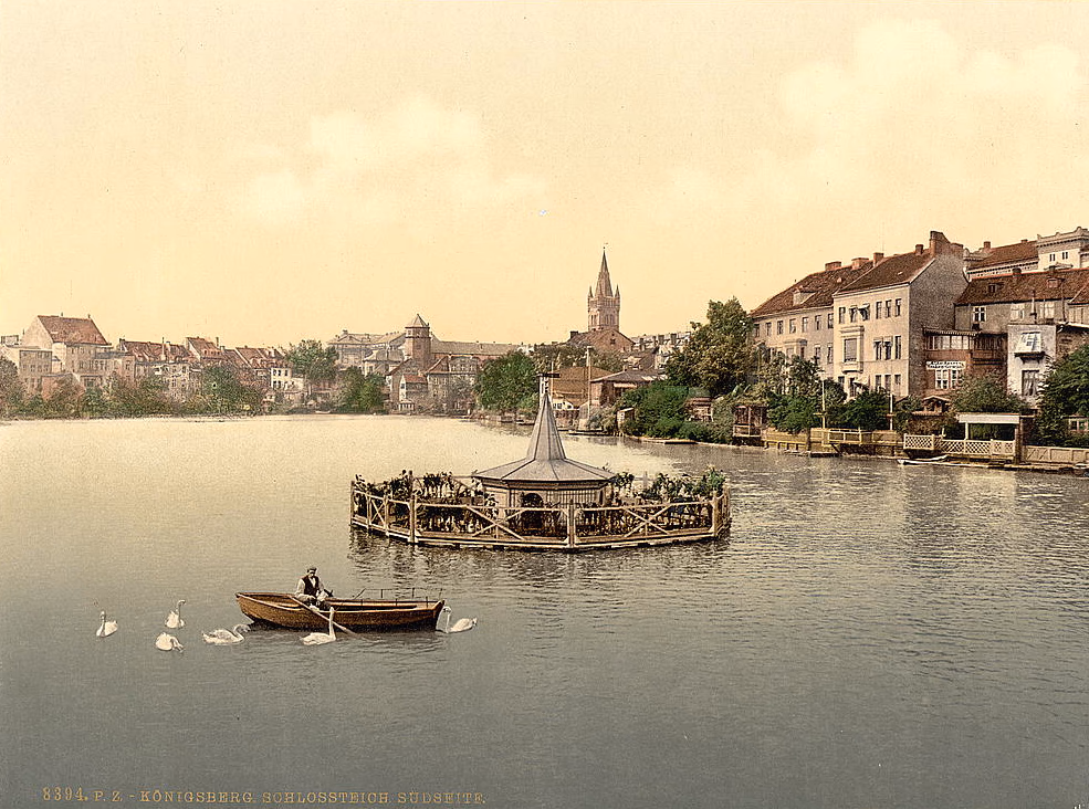 Karaliaučius arba Kaliningradas (vok. Königsberg, prūs. Kunnegsgarbs, Knigsberg, lenk. Królewiec, nuo 1946 m. rus. Калининград, Kaliningradas) – Baltijos jūros uostas, pagrindinis Rusijos srities centras. Taip miestas atrodo senose fotografijose.